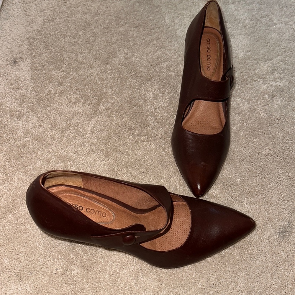 Beautiful brown leather maryjane corso como heels